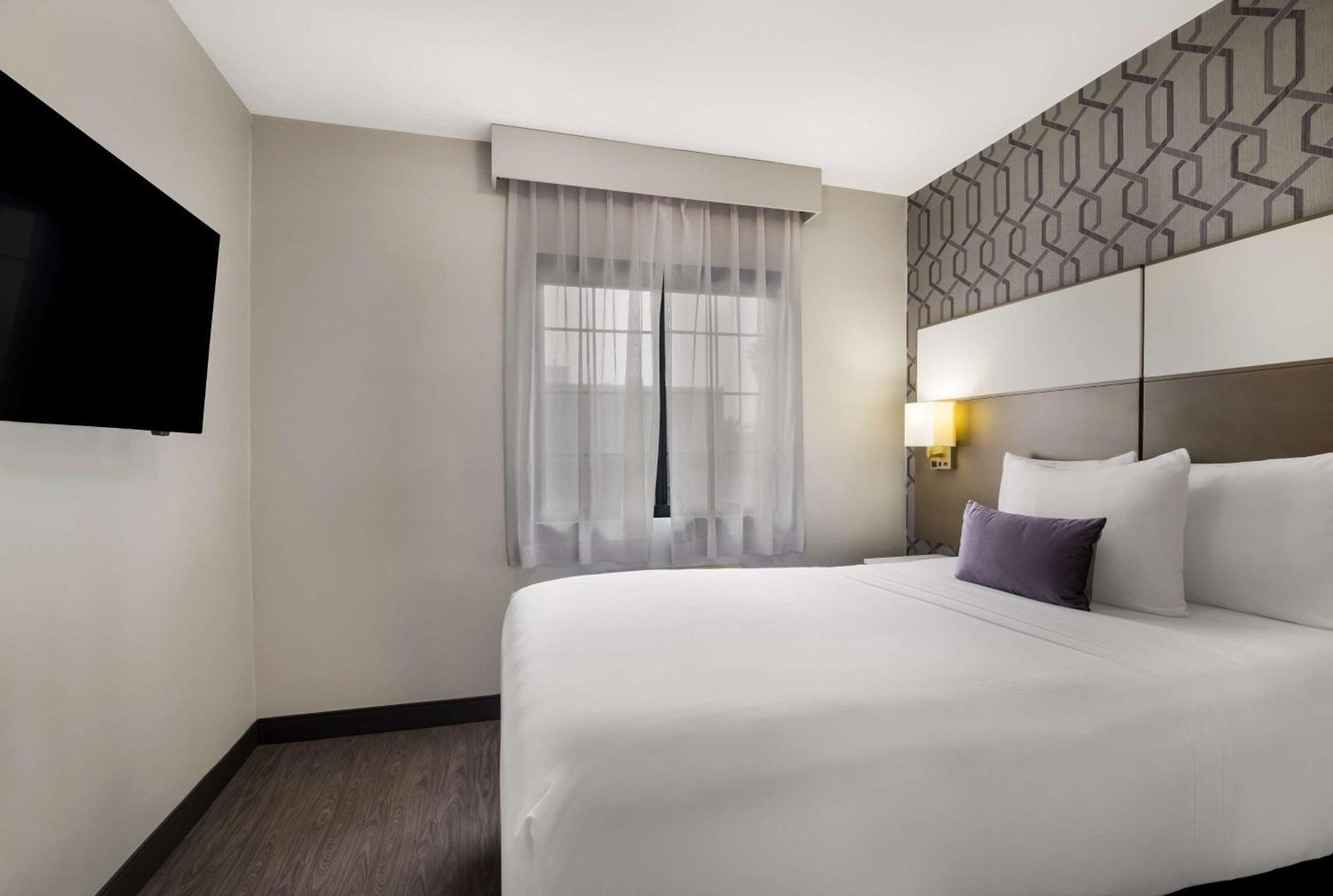 Sunset West Hotel, Surestay Collection By Best Western Los Angeles Exterior photo